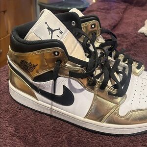 Jordan Sneakers in Metallic Gold and Black